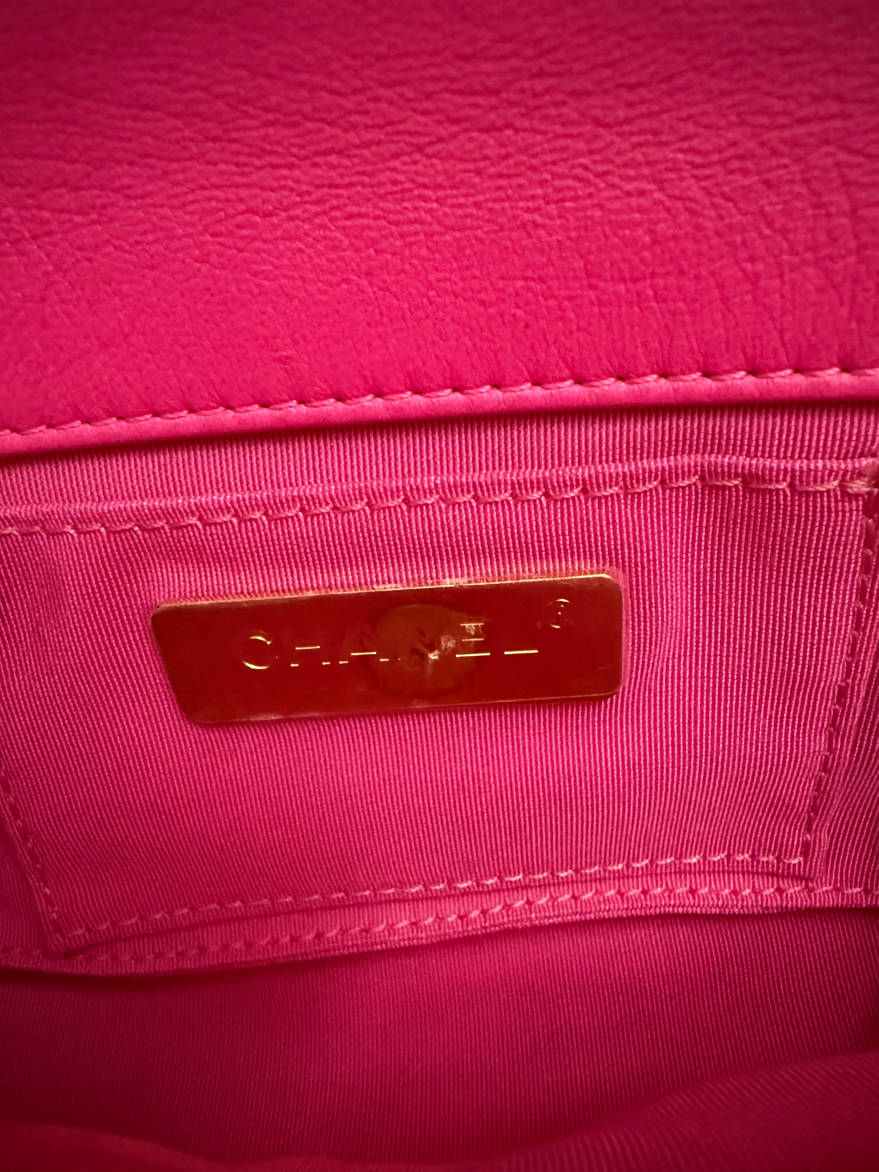 Fuchsia Quilted Jersey Chanel 19 Waist Bag - Image 9